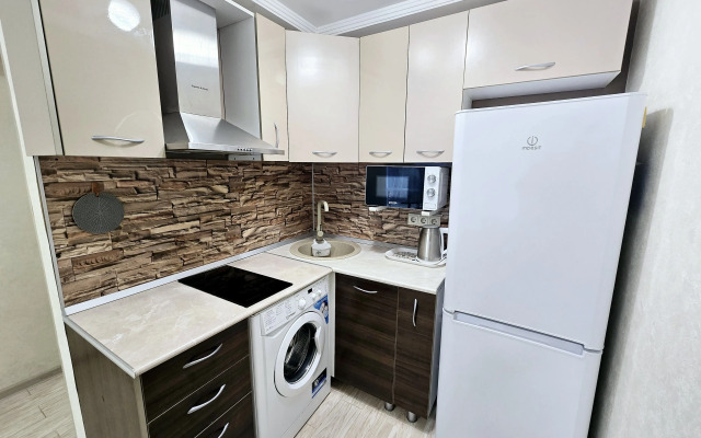 Prostornaya S Basseynom Vo Dvore Flat