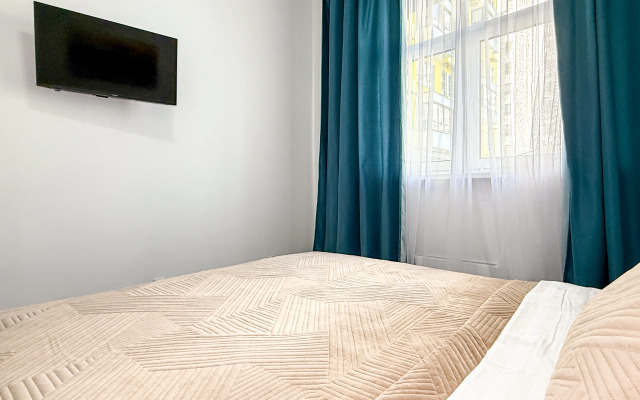 Uyutnaya Solnechnaya Yevrodvushka Vblizi Morya Flat
