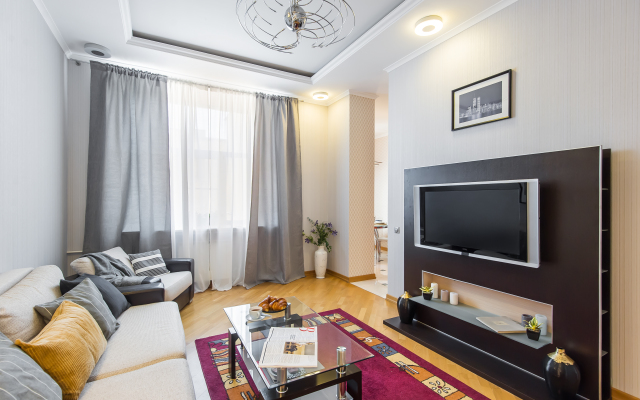 Gm Trekhkomnatnaya U Krasnoy Ploschadi  Apartments
