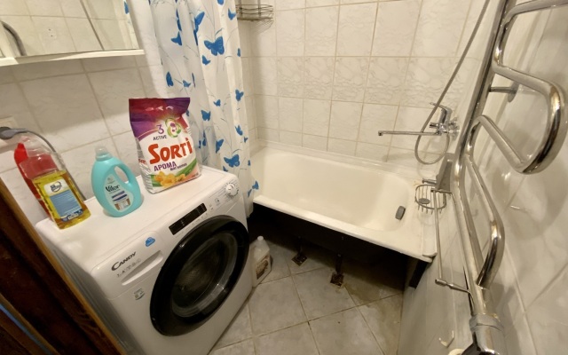 Dvukhkomnatnaya v Poselke Kalininets, Ulitsa Fabrichnaya Flat