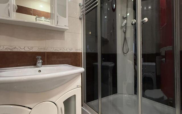Tut Khorosho Na Surikova 53a 2 Flat