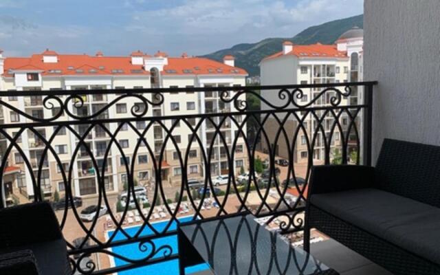 Апартамент в 5 минутах от моря с бассейном на Мира 44лит6