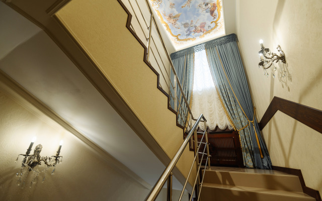 Отель Азовский