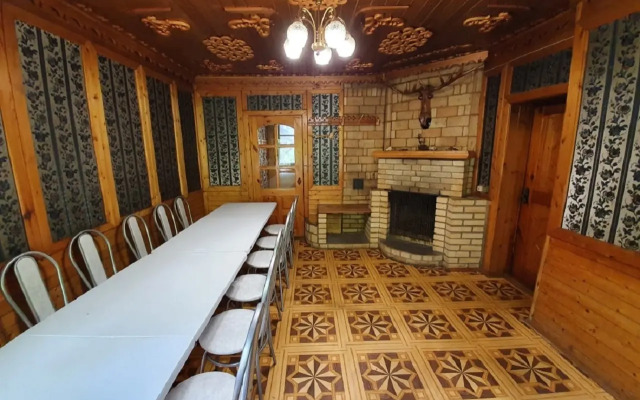 vo Fryazino s Ulichnym Bassejnom i Batutom Private House