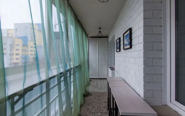 Evrodukhkomnatnaya so stilnym remontom v tsentre Flat