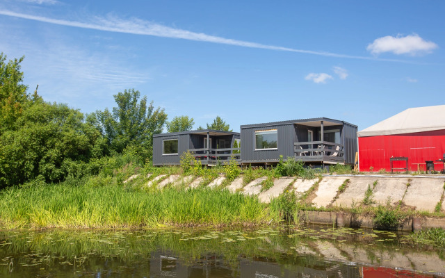 Бунгало Модульный домик с видом на реку