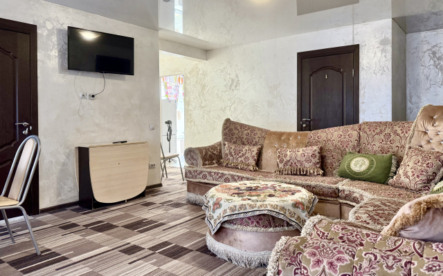 Gostevye Domiki U Termalnykh Istochnikov Ot Travel Khotels Anturazh Guest House