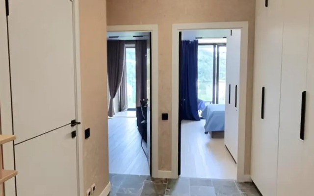 Квартира с отдельной спальней и просторным балконом