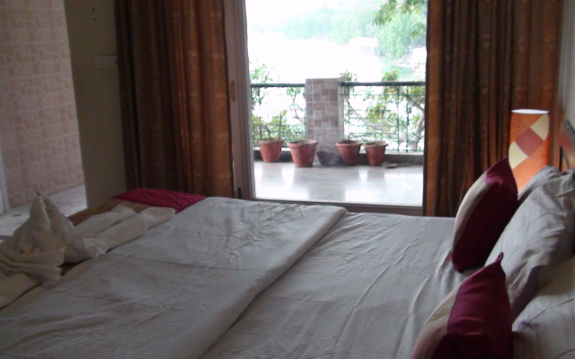 Lake Retreat Bhimtal Guest House