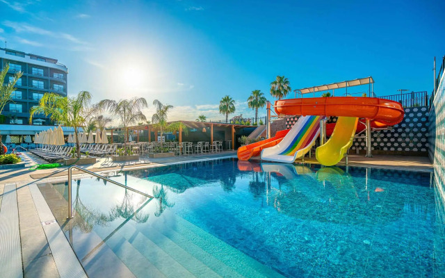 Отель Vox Maris Resort