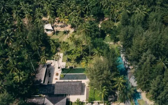 Курортный отель Avani+ Khao Lak Resort