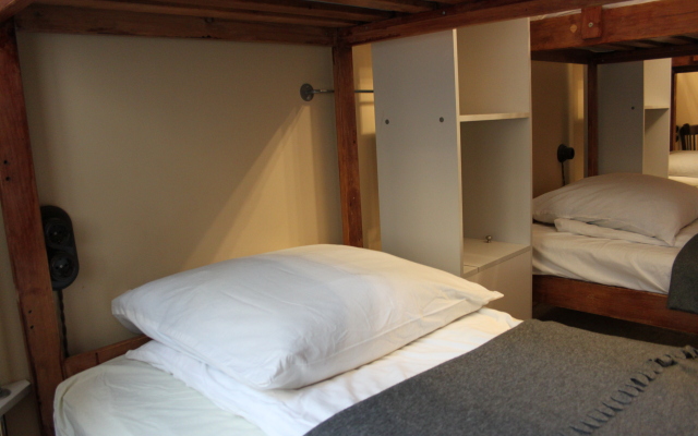 Old Flat Na Sovetskoy Hostel