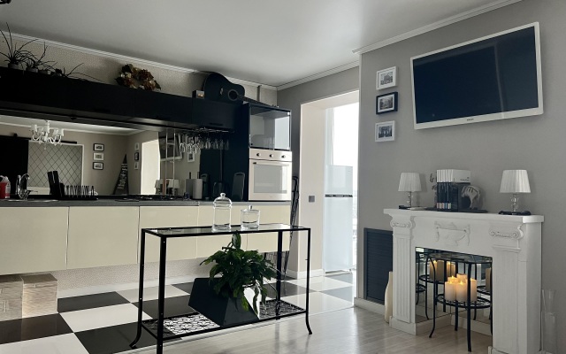 3-komnatnaya Zoya Apart v tsentre u Nizhnego ozera Flat