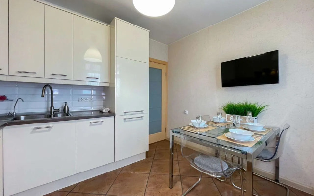 S Khoposhim Pemontom C Tpemya Izolirovannymi Komnatami Flat