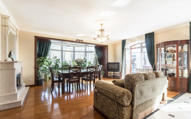 Bolshie Krasivye Naprotiv Kremlya Apartments