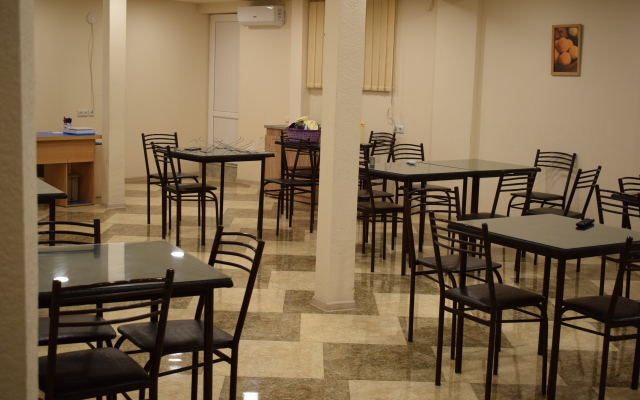 Shree Gopal Gayatri Lok Deluxe Hotel