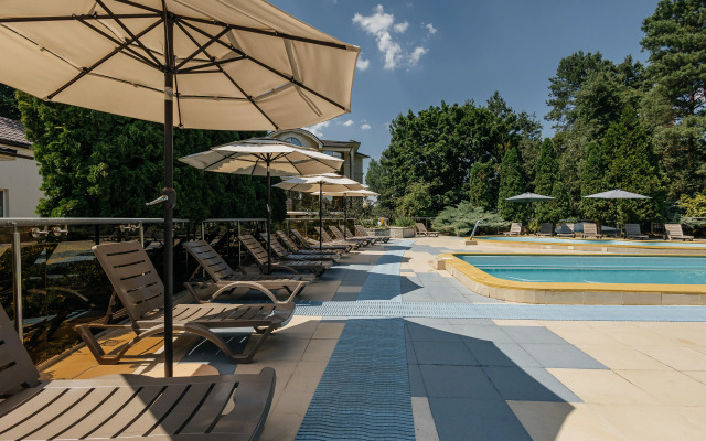 Yolochka Hotel