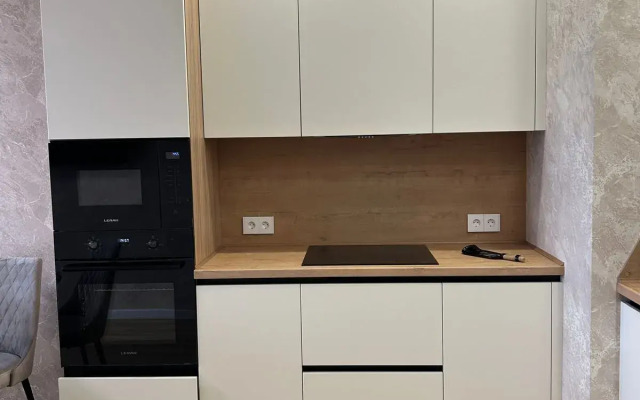 Brusnika U Mosta Vlyublennykh V Tsentre Goroda Flat