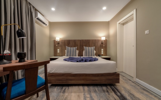 Central Hotel- Ridge