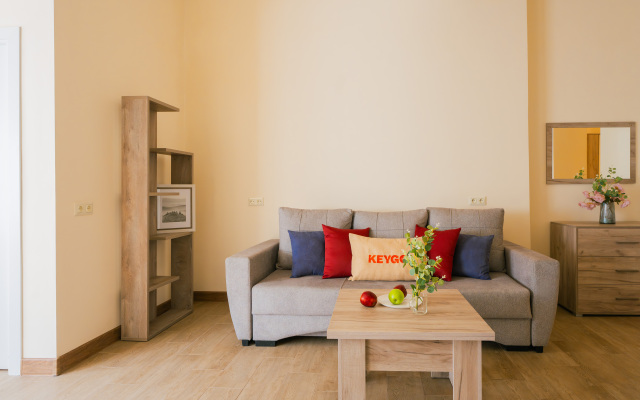 KeyGo #0040, Studio, Near St. Sarkis Church Apartments
