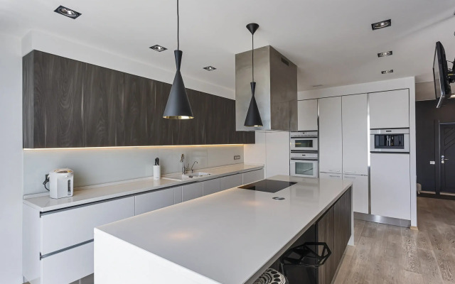 Roskoshnaya dvukhurovnevaya kvartira s sobstvennoy terrasoy Flat