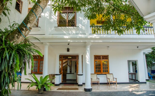 Blue Swan Inn Hotel
