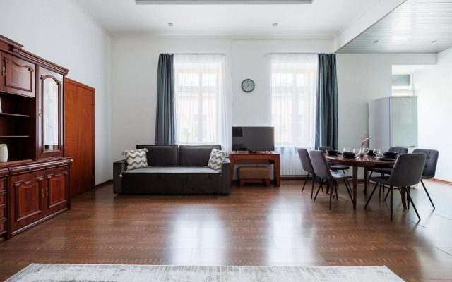 Апартаменты Трехкомнатные с балконом 8 гостей