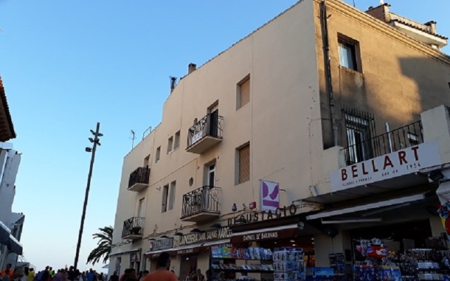 Al Centre Del Port Apartments