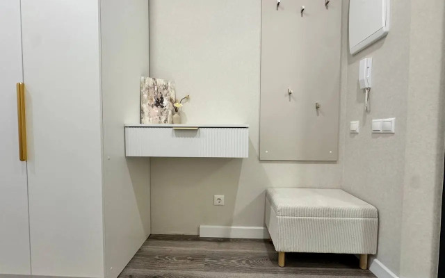 Studiya S Velikolepnym Vidom Na Reku Flat