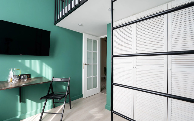 Red Apartments Art Layt Teffi Apartments