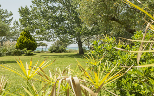 Greenlea Beachfront Spathies Villa