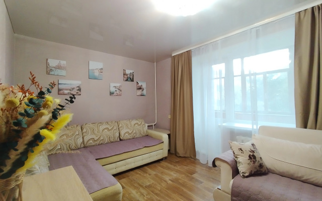 Dvukhkomnatnye Na Komsomolskoy Apartment