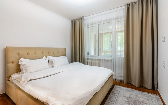 3-K v Tsentre Almaty Flat