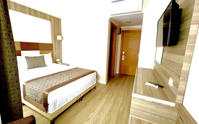 Pera Arya Hotel