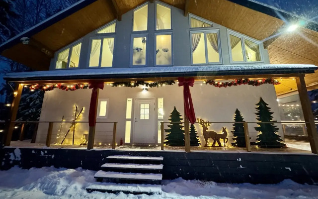 Частный дом Красивый дом рядом с лесом