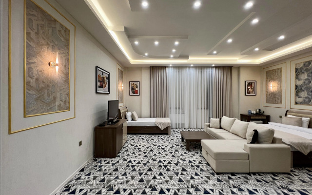 Royal Mansion Hotel