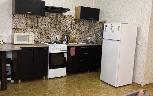 Apartamenty S Balkonom Na Polevaya 10