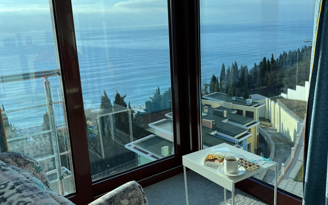 Апартаменты 70кв.м в Алуште с шикарным видом на море