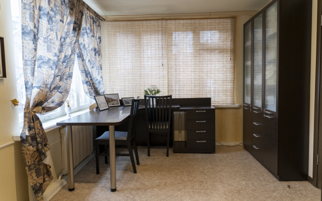 Naprotiv Kremlya Flat