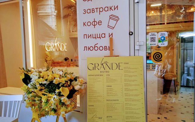 Uyutnaya S Vidom Na More Flat