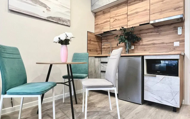 Tryokhmestnye S Balkonom Apartments