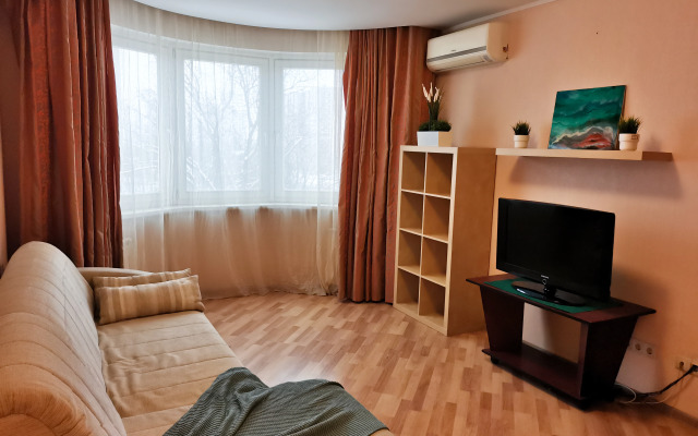 Na Verkhne Proletarskoy 35 Flat
