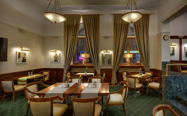Boutique Seven Days Hotel