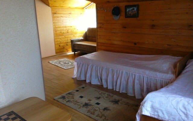 Svoi Lyudi Guest House