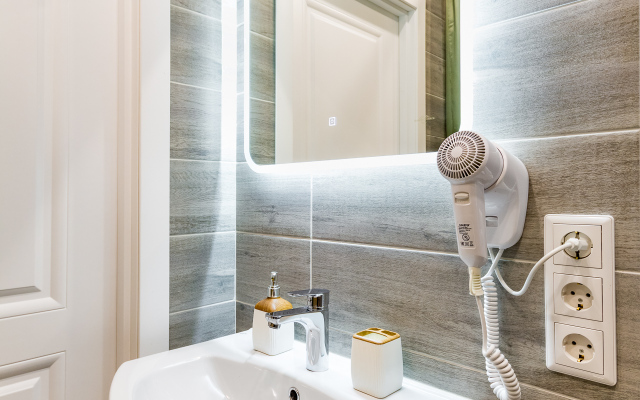 Sovremennaya studiya dlya dvoikh vozle  Ekspo-grad Flat