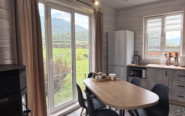 Шале с террасой в горах