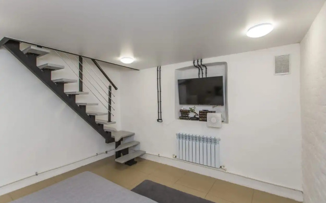 Novye trekhurovnevye apartamenty s vyhodom na Arbat Apartments