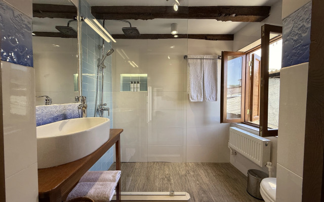 Usman Heritage Mini-hotel