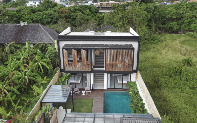 4 BR Berawa 5 min Walk Beach Enclosed Living Room Villa - photo 5