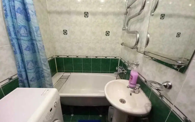 Trekhkomnatnye Apartamenty V 13-Om Mikrorayone, 36